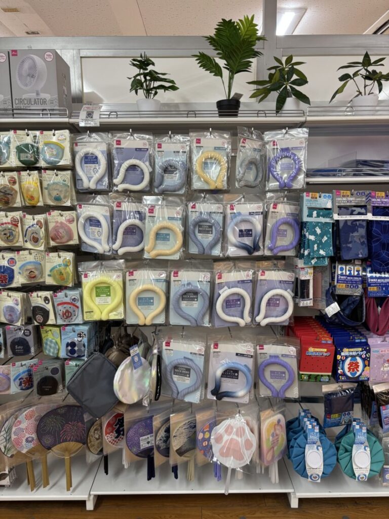 ダイソーに売っているアイスリングは季節物特設売り場に売っていました